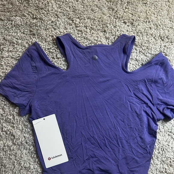 LULULEMON SHOULDER CUT OUT YOGA 
T SHIRT SIZE 4 NWT - Picture 6 of 9